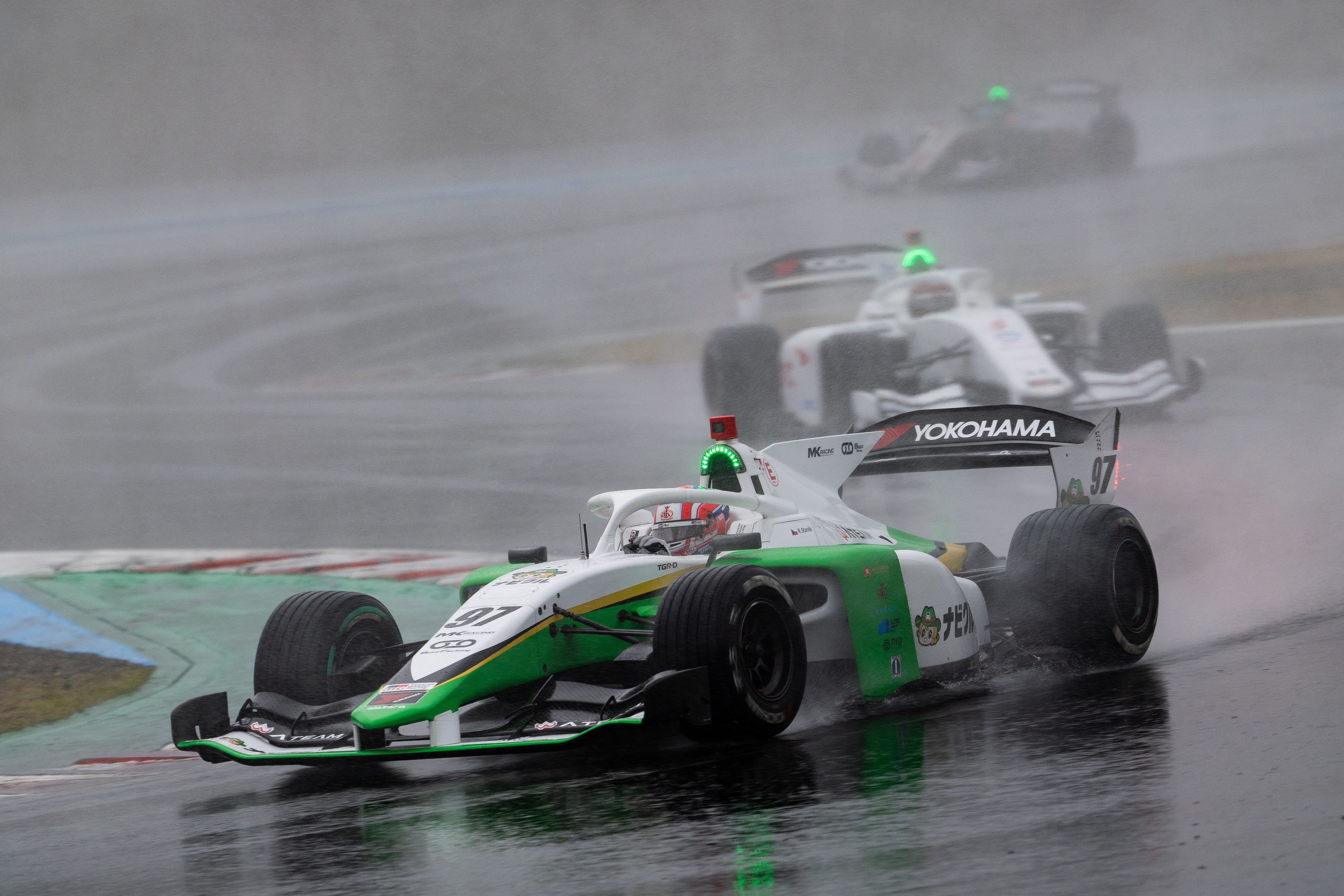 RACE — Round 1 画像1